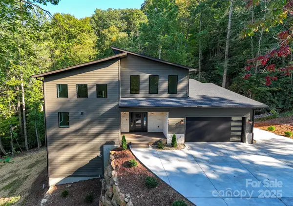 508 Hearthstone Way, Horse Shoe, NC 28742