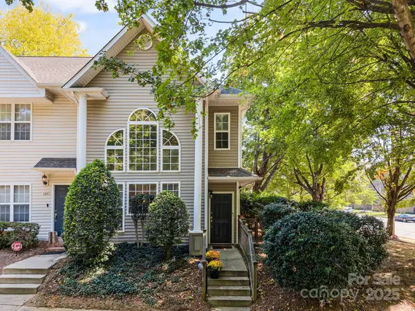 1241 E Woodlawn Road, Charlotte, NC 28209