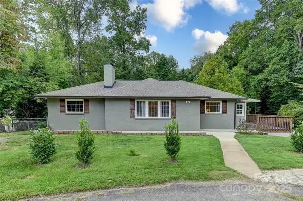 33 Monte Vista Road, Candler, NC 28715