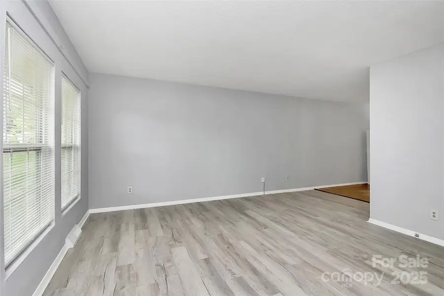 4707 Americana Avenue, Charlotte, NC 28215 - Image #2