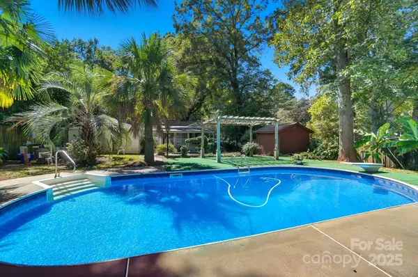 955 Hickory Nut Street, Charlotte, NC 28205