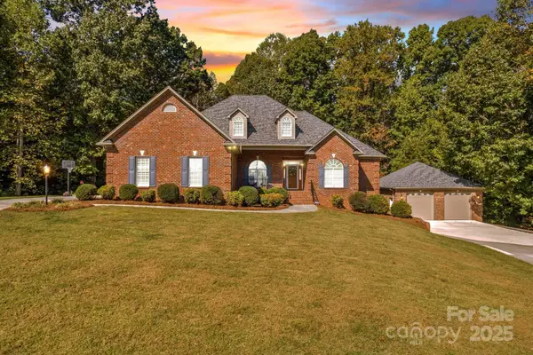 100 Burkeview Court, Lexington, NC 27295