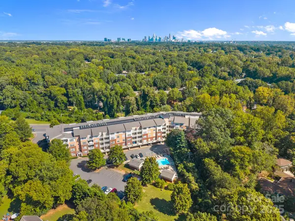 1000 E Woodlawn Road #413, Charlotte, NC 28209