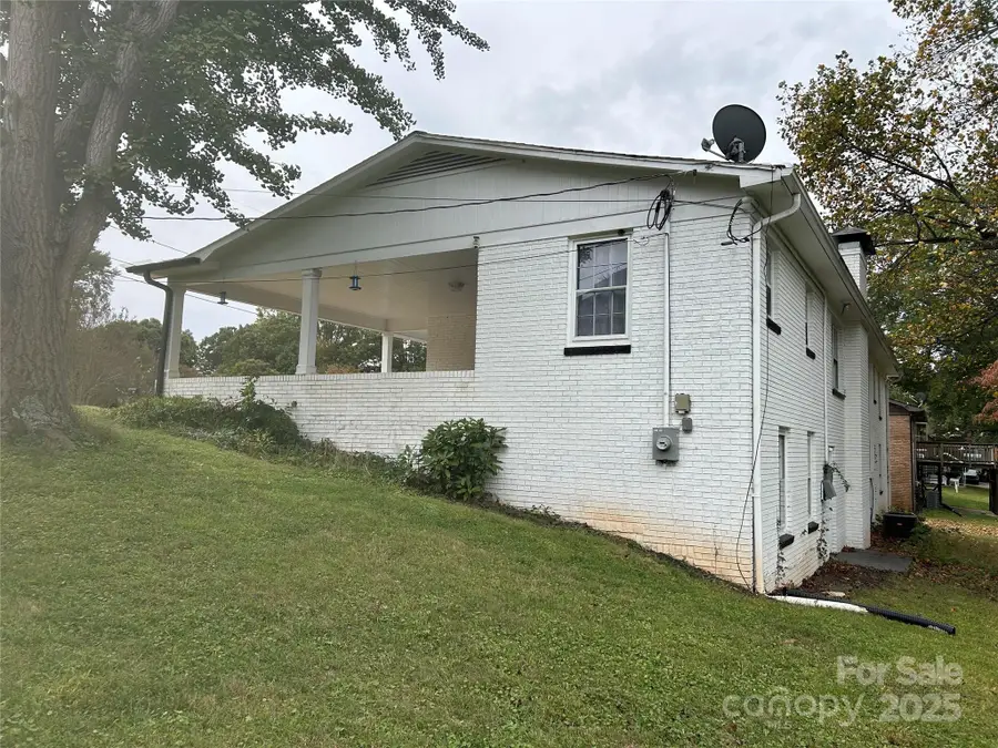 535 N Carolina Avenue, Statesville, NC 28677 - Image #2
