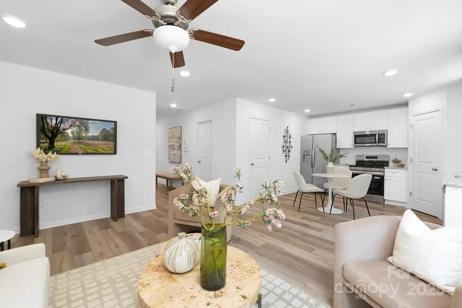 2940 21st Street Lane Ne, Hickory, NC 28601 - Image #3