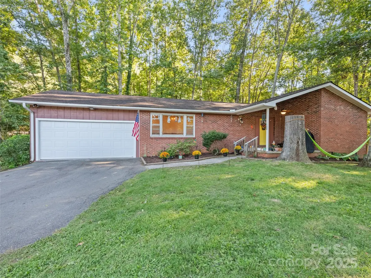 120 Pleasant Hill Circle, Waynesville, NC 28786 - Image #1