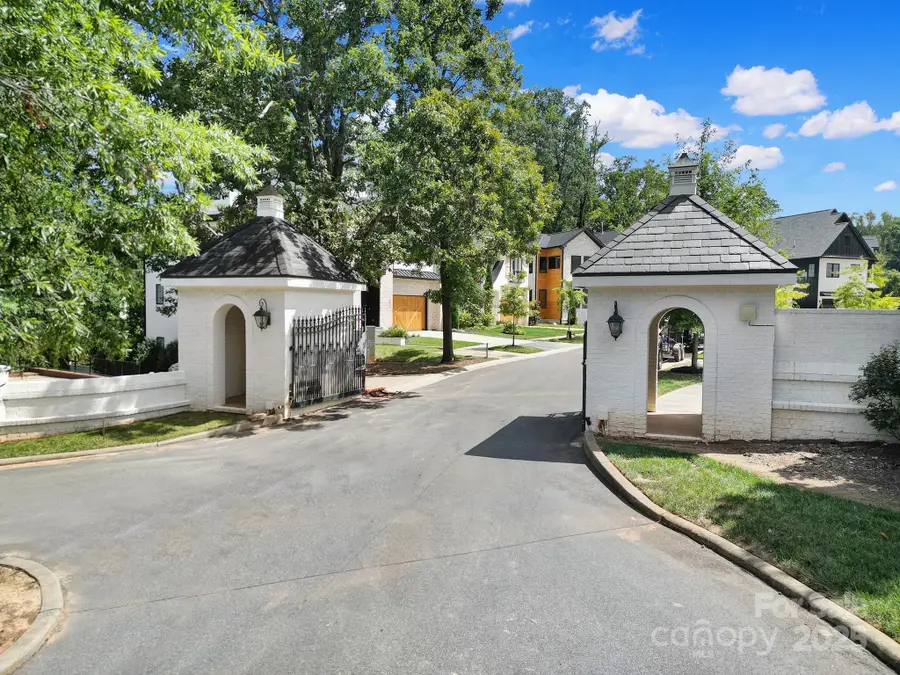 911 Laurel Creek Lane, Charlotte, NC 28211 - Image #2