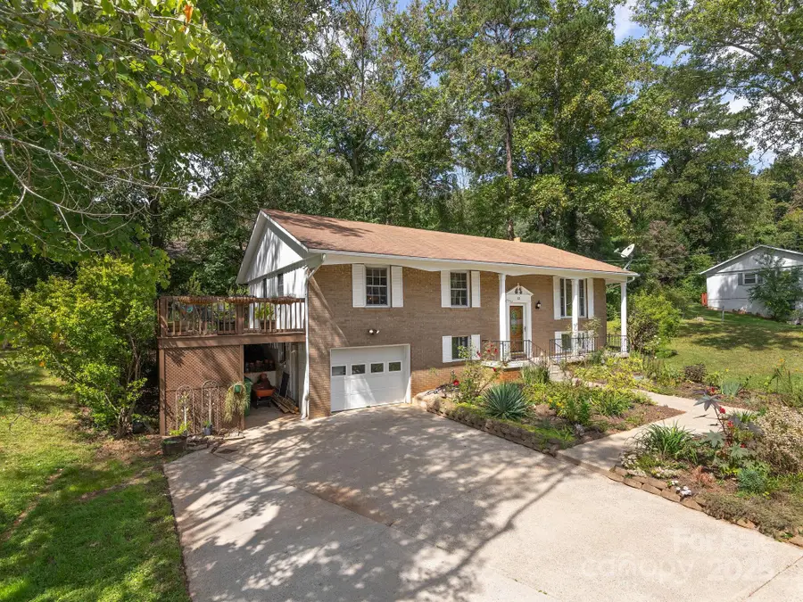 22 Waters Road, Asheville, NC 28805 - Image #2