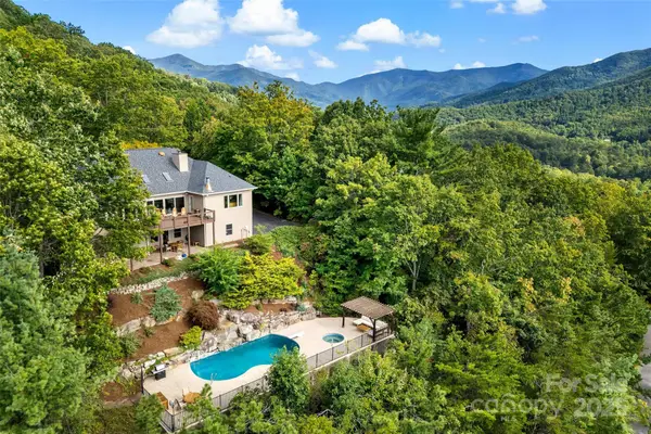 206 Crestview Drive, Black Mountain, NC 28711