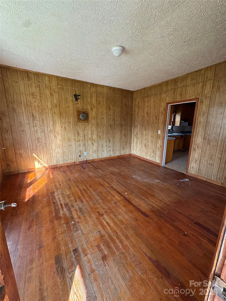 19 Thole Street, Marion, NC 28752 - Image #3