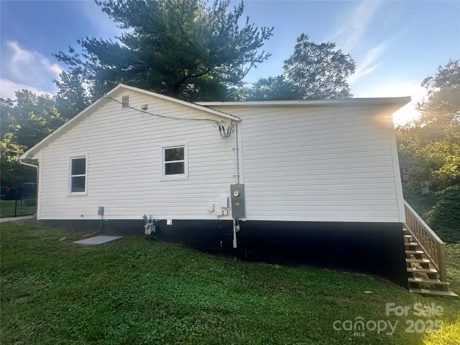 621 E Sharpe Street, Statesville, NC 28677 - Image #3