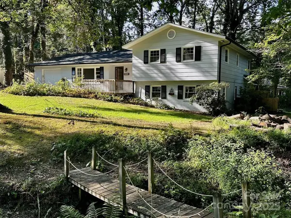 3238 Debbie Drive, Hendersonville, NC 28791