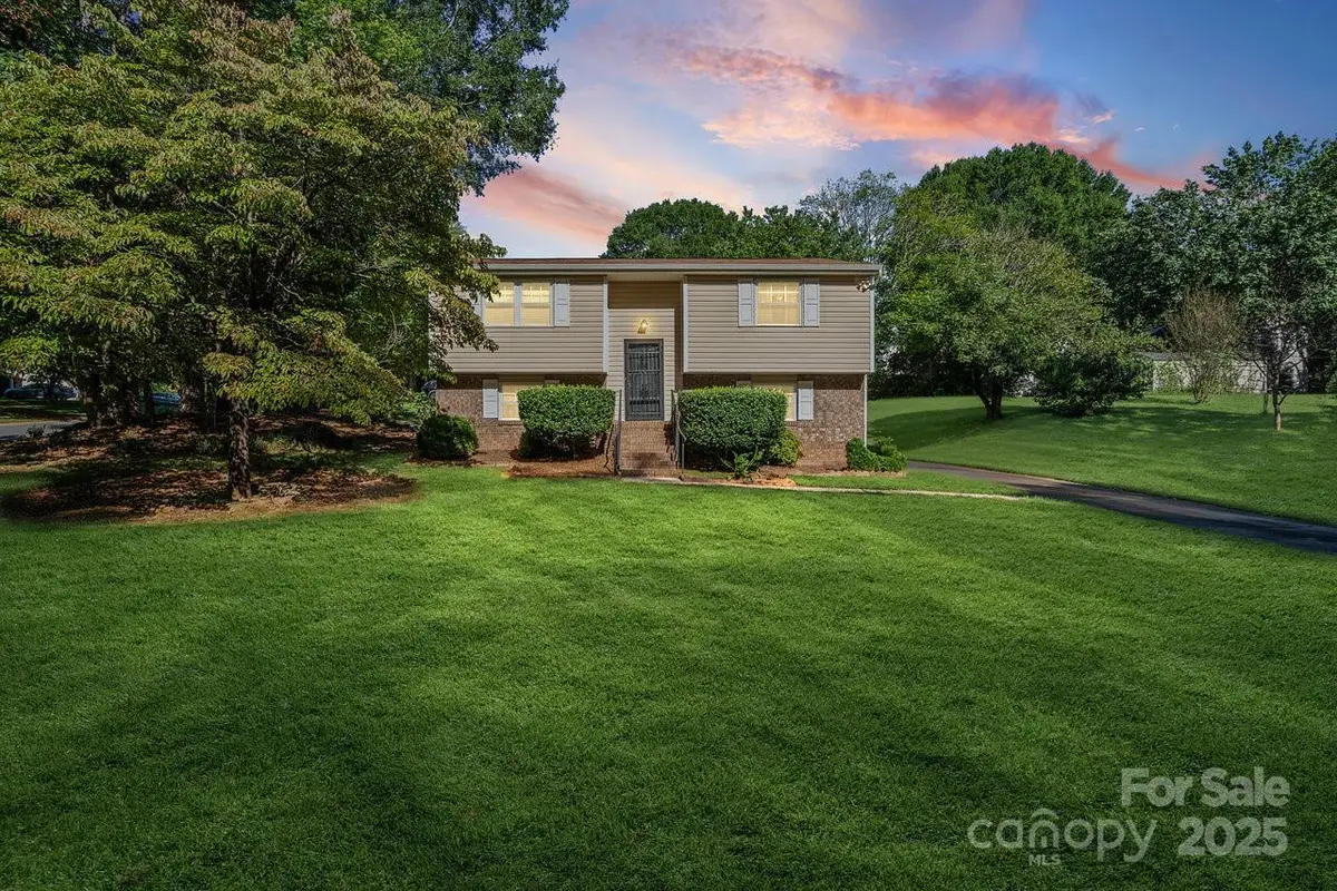 8619 Eaglewind Drive, Charlotte, NC 28212 - Image #1