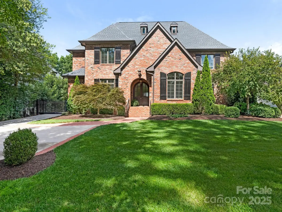 2101 Radcliffe Avenue, Charlotte, NC 28207 - Image #1