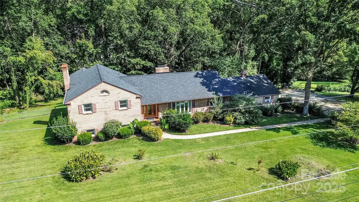 234 Edgewood Drive, Statesville, NC 28625 - Image #1