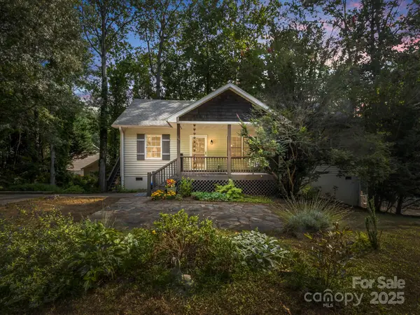 26 Grove Garden Avenue, Candler, NC 28715