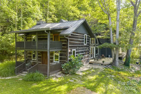 147 Dye Leaf Road, Fairview, NC 28730