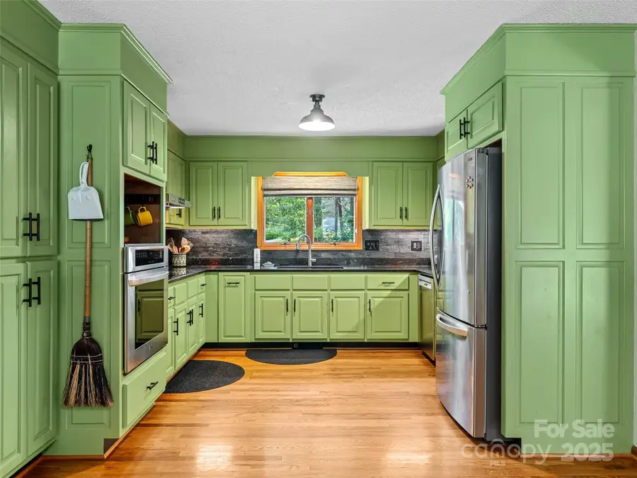 331 Thomas Road, Hendersonville, NC 28739 - Image #3