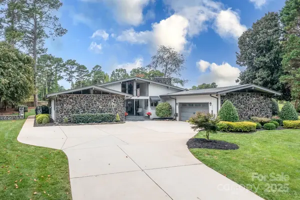 3125 Lake Shore Road S, Denver, NC 28037