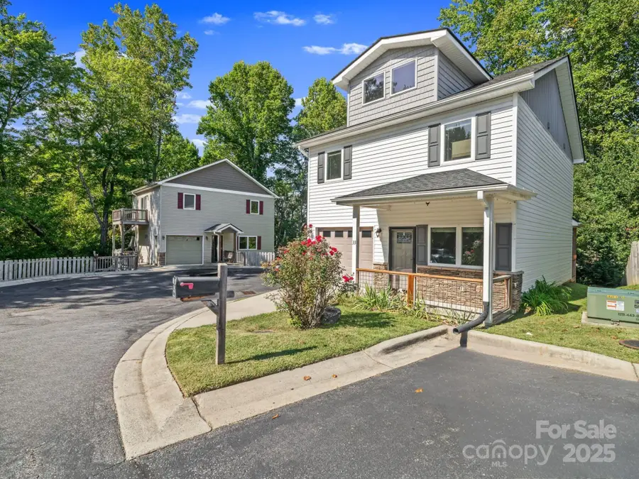 33 English Ivy Road, Asheville, NC 28806 - Image #2