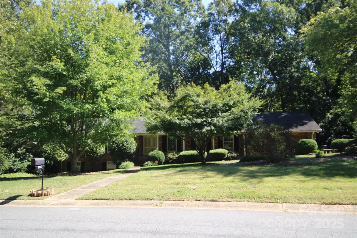 1812 Woodberry Road, Charlotte, NC 28212 - Image #1