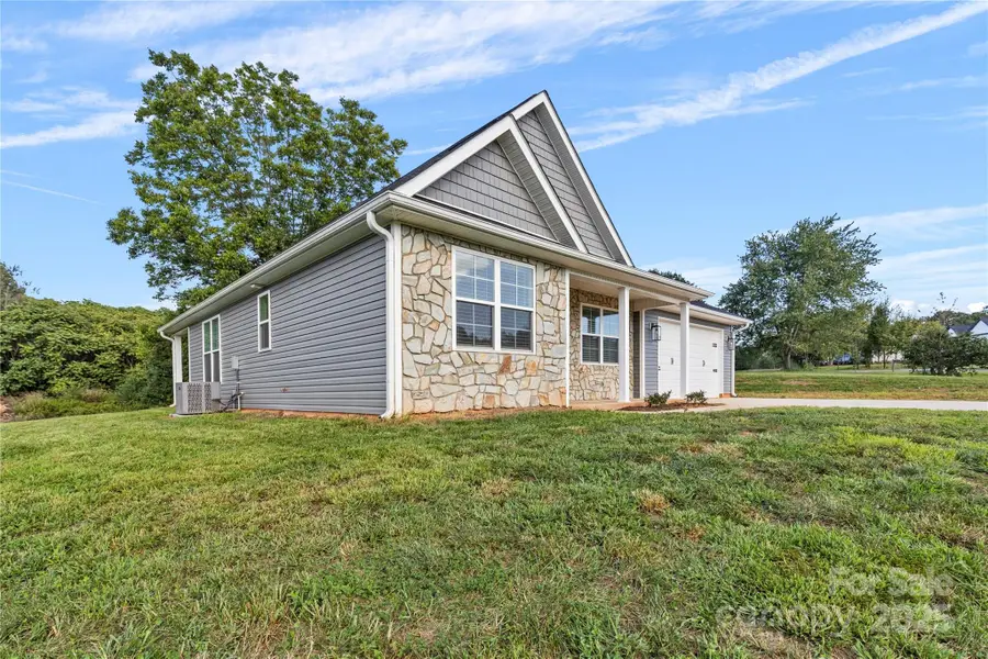 160 Tranquility Lane, Harmony, NC 28634 - Image #2