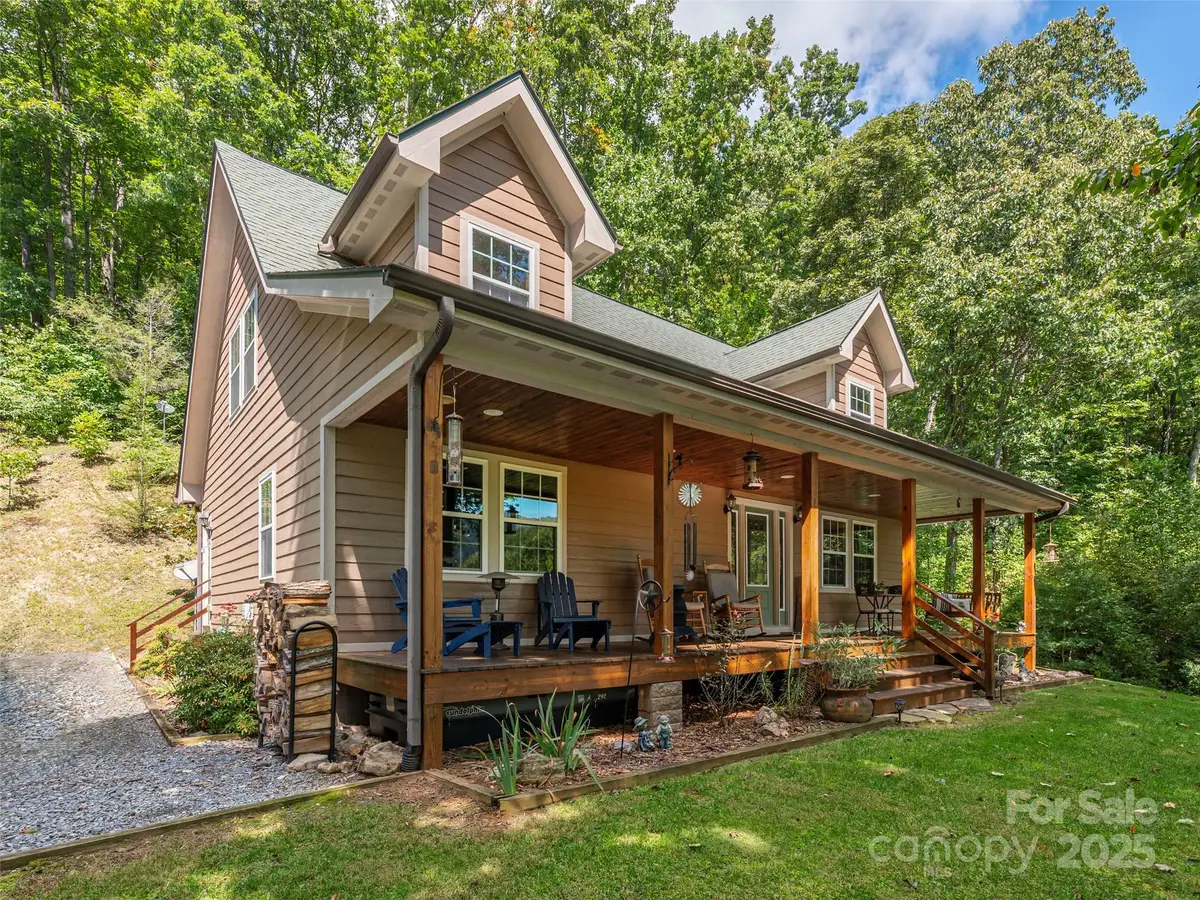 27 Little Roundtop Road, Clyde, NC 28721 - Image #1
