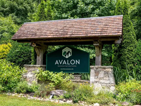 22 Signature Row Boulevard, Waynesville, NC 28785