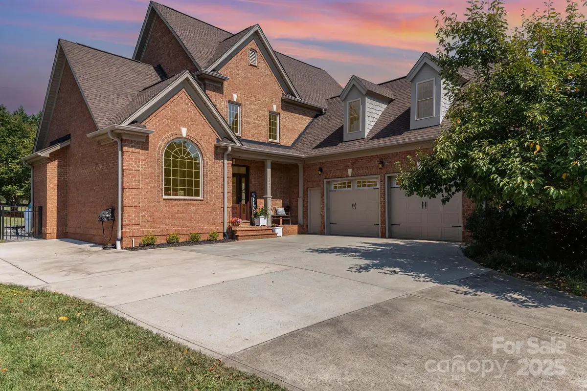 6075 Willow Farm Drive, Denver, NC 28037 - Image #1