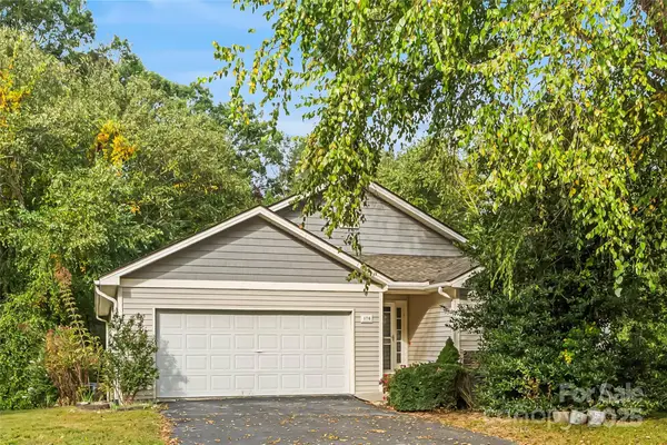 176 Clear Creekside Drive, Hendersonville, NC 28792