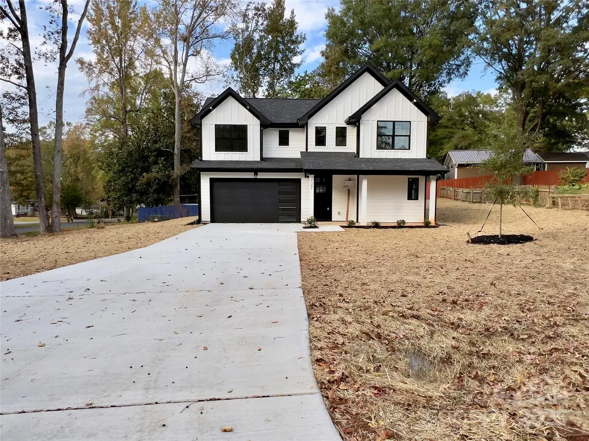 7302 Lanterntree Lane, Charlotte, NC 28215 - Image #1