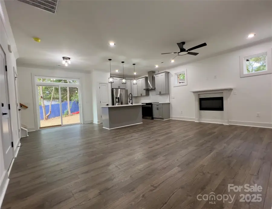 7302 Lanterntree Lane, Charlotte, NC 28215 - Image #2