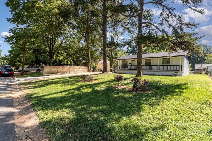 2427 Danforth Lane, Charlotte, NC 28208 - Image #3