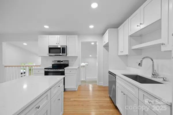 613 Bee Tree Road, Swannanoa, NC 28778