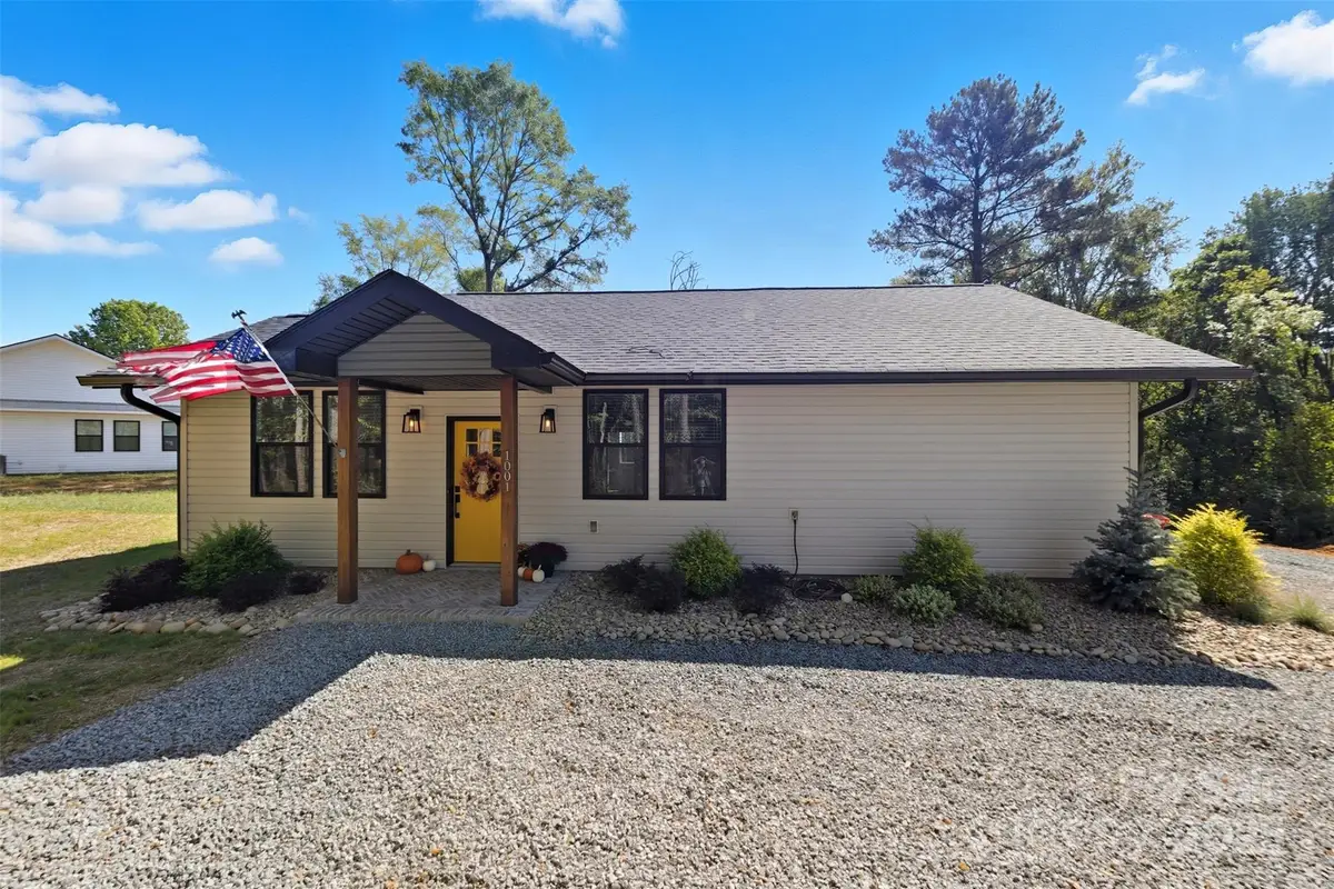 1001 College Boulevard, Dallas, NC 28034 - Image #1