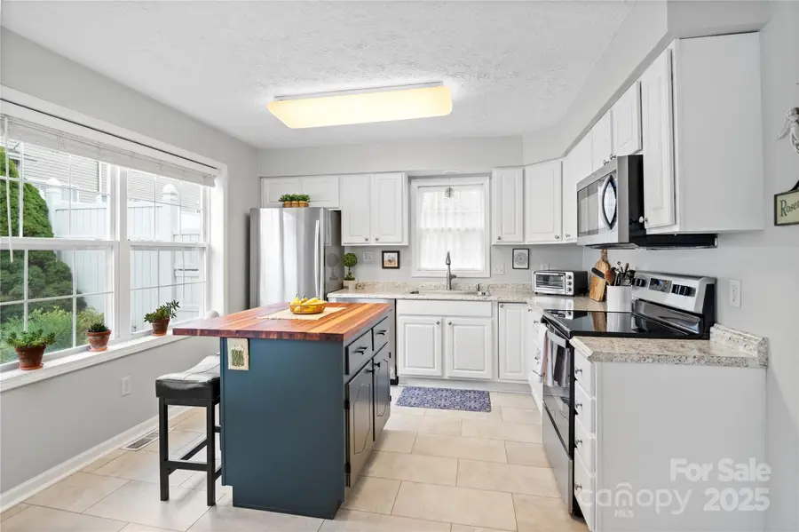 204 Pembrook Road, Swannanoa, NC 28778 - Image #3