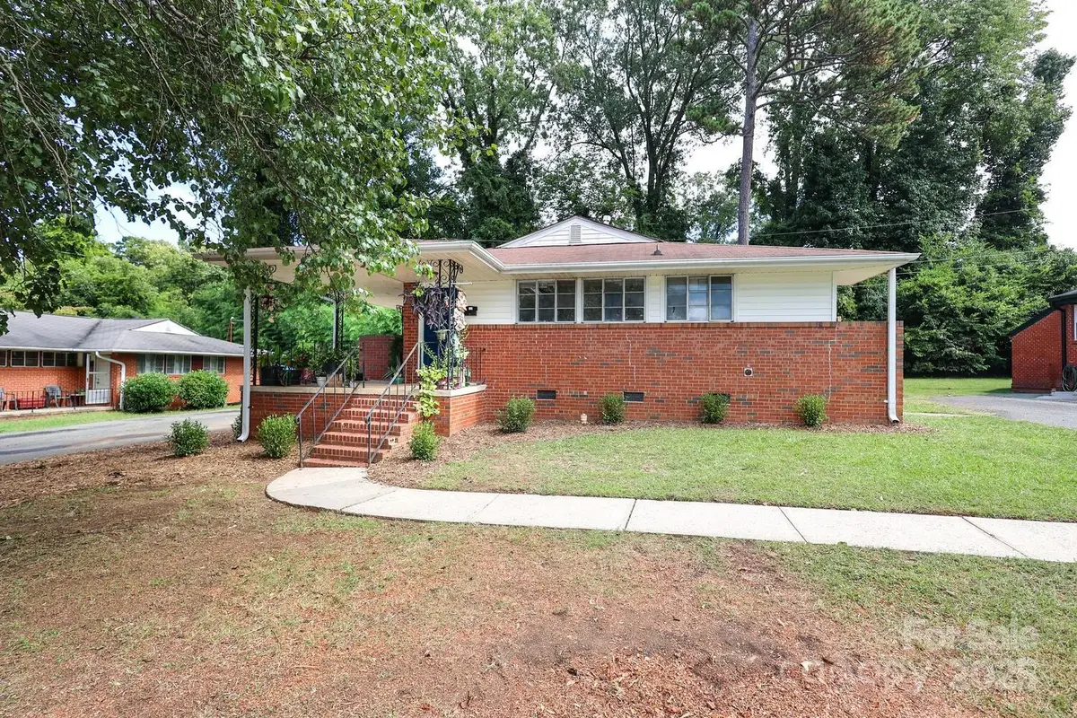 1424 Wembley Drive, Charlotte, NC 28205 - Image #1