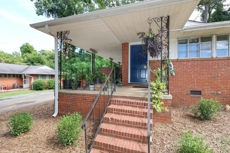 1424 Wembley Drive, Charlotte, NC 28205 - Image #2