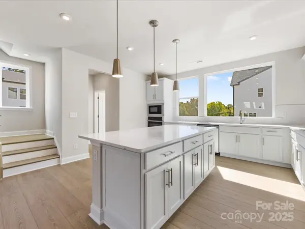 808 Flintside Lane, Charlotte, NC 28217