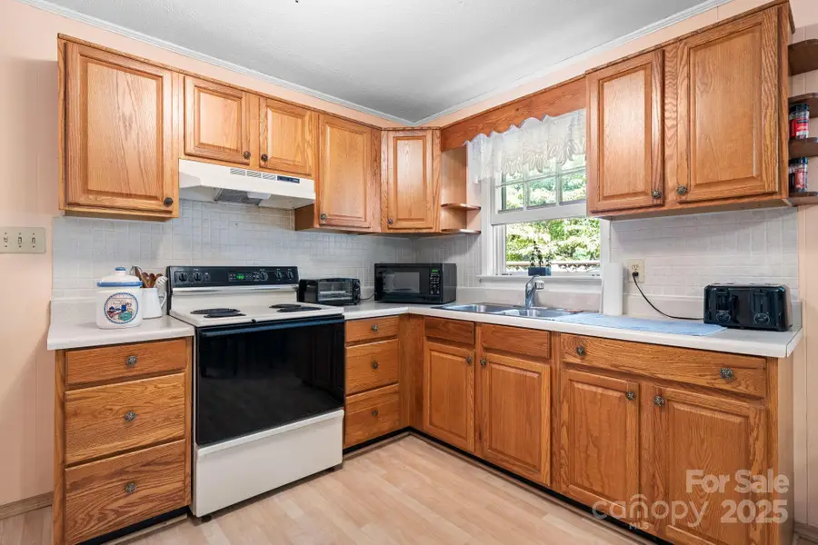 3572 Spring Valley Drive, Newton, NC 28658 - Image #3