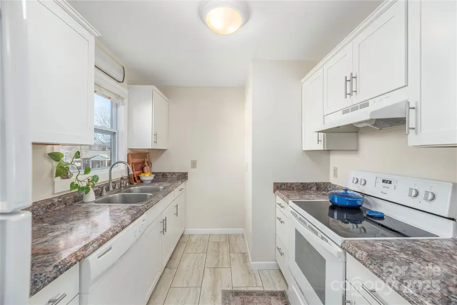 970 W Chapel Road, Asheville, NC 28803 - Image #3