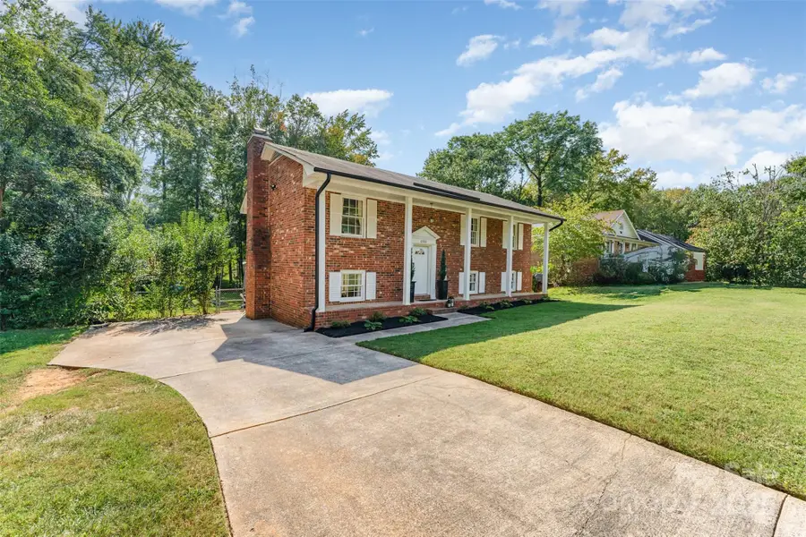 6000 Ferndale Place, Charlotte, NC 28215 - Image #3