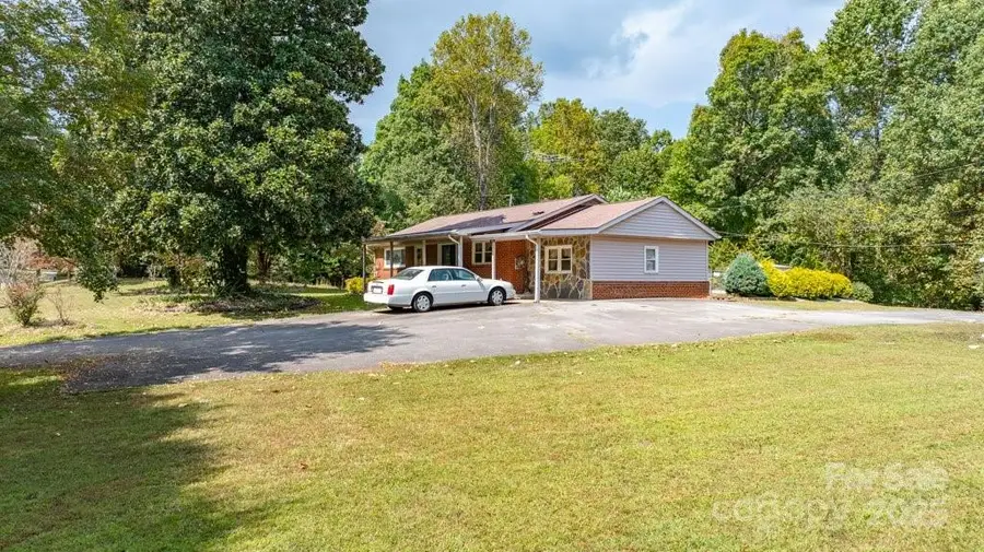 489 Ned Mcgimsey Road, Nebo, NC 28761 - Image #2