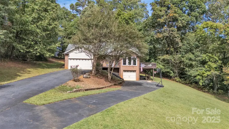 86 Sharon Valley Drive, Hickory, NC 28601 - Image #3