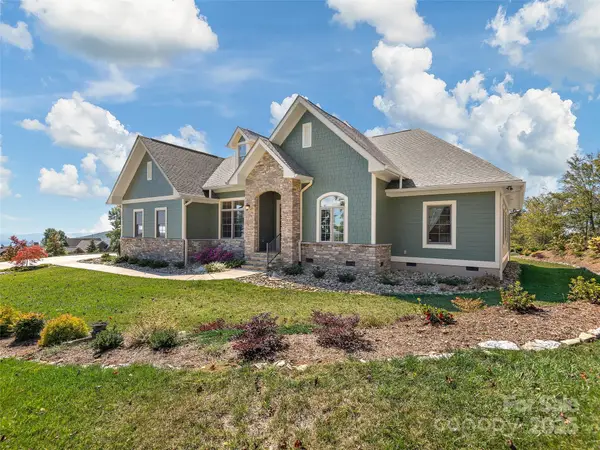 390 Dancing Bear Drive, Hendersonville, NC 28739