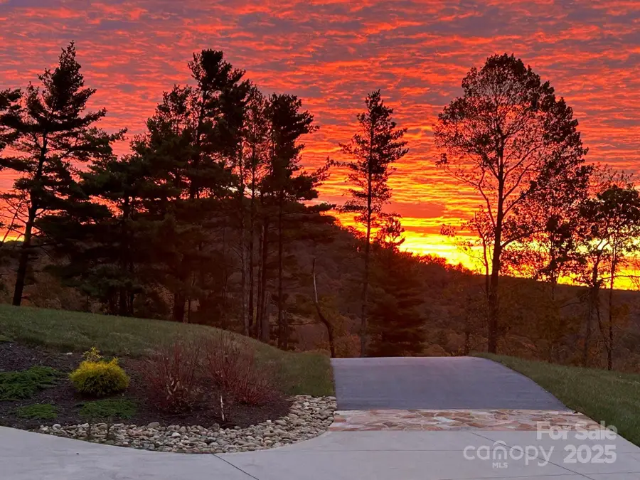 390 Dancing Bear Drive, Hendersonville, NC 28739 - Image #3