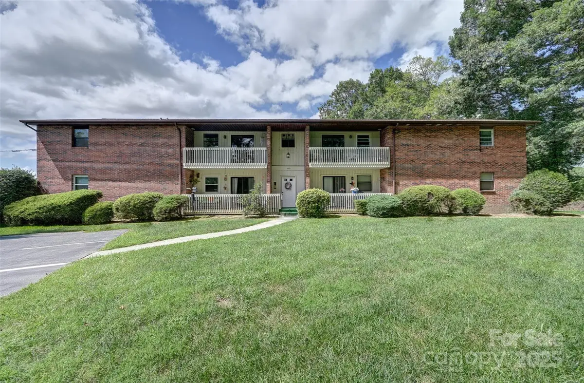 103 Oakwood Place #3, Hendersonville, NC 28792 - Image #1