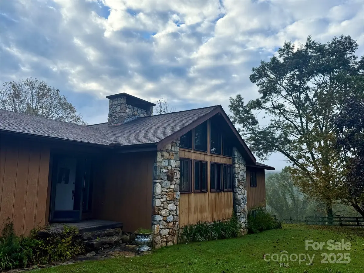 725 Ridge Road, Spruce Pine, NC 28777 - #1