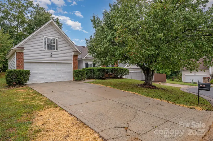 6043 Shining Oak Lane, Charlotte, NC 28269 - Image #2