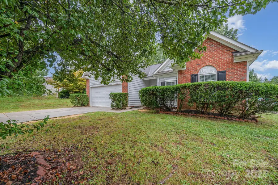 6043 Shining Oak Lane, Charlotte, NC 28269 - Image #3